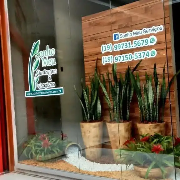 Fachada de atendimento da Sonho Meu com telefones de contato
